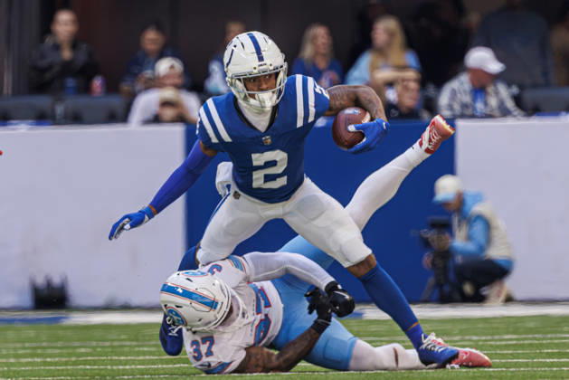 October 18, 2026, Indianapolis, Indiana, U.S: Indianapolis Colts wide receiver Josh Downs (2) runs after catching a pass and is hit by Tennessee Titans safety Amani Hooker (37) during the game between the Tennessee Titans and the Indianapolis Colts at Lucas Oil Stadium, Indianapolis, Indiana. NFL, American Football Herren, USA 2026 Titans 26-20 Colts  - ZUMAs304 20261018_zaf_s304_024 Copyright: xScottxStuartx