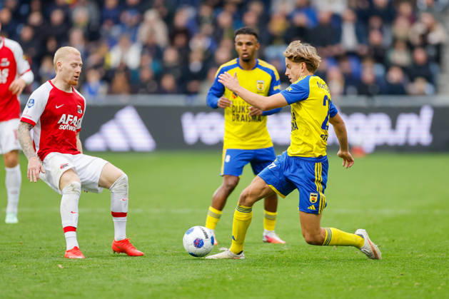 LEEUWARDEN, NETHERLANDS - OCTOBER 18: Mexx Meerdink of AZ, Wiebe Kooistra of SC Cambuur during the Eredivisie 2026 27 match between SC Cambuur and AZ Alkmaar at Kooi Stadium on October 18, 2026 in Leeuwarden, Netherlands.  Copyright: xDijksxMedia MBxMediax