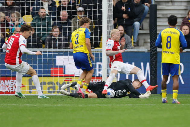 LEEUWARDEN, NETHERLANDS - OCTOBER 18: Thijs Jansen of SC Cambuur, Mexx Meerdink of AZ during the Eredivisie 2026 27 match between SC Cambuur and AZ Alkmaar at Kooi Stadium on October 18, 2026 in Leeuwarden, Netherlands.  Copyright: xDijksxMedia MBxMediax