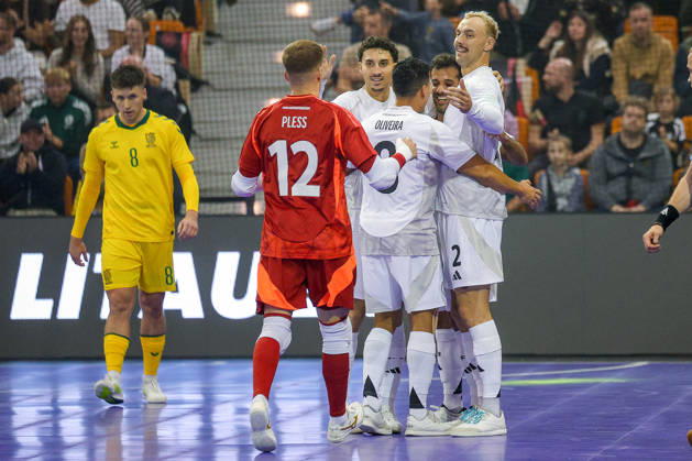 18.10.2026, xsefx, Futsal, WM-Qualifikation, Deutschland - Litauen, Westenergie Sporthalle Mülheim an der Ruhr, Saison 2026 2027: Torjubel nach dem Tor zum 1:0 durch Torschütze Matias Block (Deutschland 21) zusammen mit Christopher Wittig (Deutschland 02), Torwart Philipp Pless (Deutschland 12) Gabriel Oliveira (Deutschland 08) DFB regulations prohibit any use of photographs as image sequences and or quasi-video. Nordrhein-Westfalen Deutschland