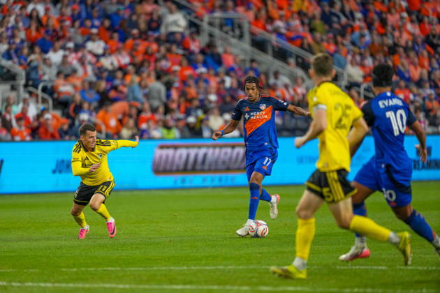 October 18, 2026, Cincinnati, Ohio, USA: FC Cincinnati forward Kenji Mboma Dem (17) dribbles towards Columbus Crew goal during an MLS, Fussball Herren, USA game at TQL Stadium Cincinnati USA - ZUMAt168 20261018_zsp_t168_021 Copyright: xTrentxPattersonx
