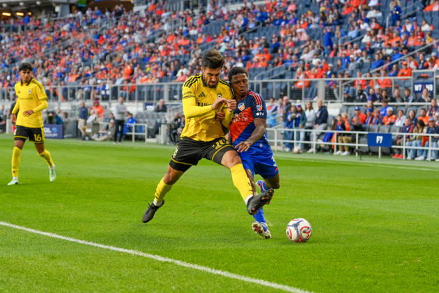 October 18, 2026, Cincinnati, Ohio, USA: Columbus Crew midfielder Andro Gomes (20) and FC Cincinnati defender Tyrell Malacia (3) go shoulder to shoulder trying to win the ball during an MLS, Fussball Herren, USA game at TQL Stadium Cincinnati USA - ZUMAt168 20261018_zsp_t168_025 Copyright: xTrentxPattersonx