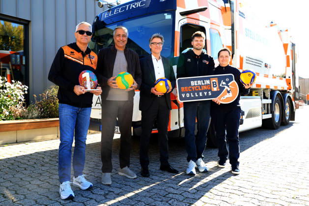 19.10.2026, DEU, GER , Deutschland, Volleyball, BR Volleys PK, Saison 2026 2027), Berlin, BR Volleys Geschäftsfuehrer Kaweh Niroomand, Headcoach Andrea Anastasi, Kapitän Ruben Schott Bianka Rieder und Stefan Bleckwehl beide Geschaeftsfuehrer von Berlin Recycling nordphoto GmbH Engler Berlin Berlin Berlin Deutschland Copyright: xNordphotox xEnglerx