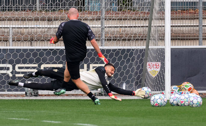 19.10.2026, Stuttgart, Fußball UEFA Champions League, Saison 2026-2027, VfB Stuttgart Training, Fabian Bredlow