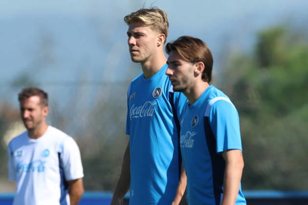 SSC Napoli Training Session Rasmus Hojlund and Billy Gilmour of Napoli participate in a training session ahead of the UEFA Champions League 2026 27 at the Napoli training center in Castel Volturno, Italy, on October 19, 2026. Castel Volturno Napoli Italy  Copyright: xCiroxDexLucax originalFilename:deluca-sscnapol261019_np9zr.jpg