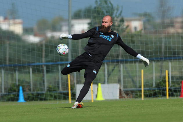 SSC Napoli Training Session Vanja Milinkovic-Savic of Napoli during a training session ahead of the UEFA Champions League 2026 27 at the Napoli training center in Castel Volturno, Italy, on October 19, 2026. Castel Volturno Napoli Italy  Copyright: xCiroxDexLucax originalFilename:deluca-sscnapol261019_npPka.jpg