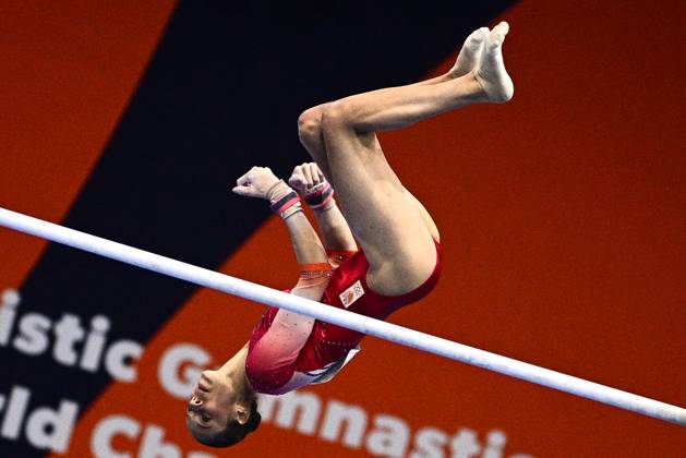Netherlands Artistic Gymnastics World Championships Qualifiers 9268362 19.10.2026 Naomi Visser of the Netherlands competes on the uneven bars during the women s qualification of the 2026 World Artistic Gymnastics Championships in Rotterdam, the Netherlands. Alexey Filippov Sputnik Rotterdam Netherlands  Copyright: xAlexeyxFilippovx