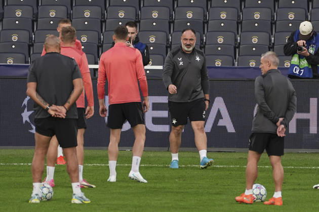 Ahead of Fenerbahce v Slavia Prague - UEFA Champions League ISTANBUL, TURKIYE - OCTOBER 19: Head coach Jindrich Trpisovsky of Slavia Prague leads the training session ahead of their UEFA Champions League match between Fenerbahce and Slavia Prague at Chobani Stadium in Istanbul, Turkiye, on October 19, 2026. Beyza Comert Anadolu Istanbul Turkey. Editorial use only. Please get in touch for any other usage.  Copyright: x2026xAnadoluxBeyzaxComertx