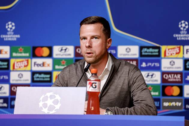 PORTO , 19-10-2026 , Estadio do Dragao , season 2026 2027 , UEFA Champions League football , press conference, PK, Pressekonferenz PSV , Picture shows Nick Tol during the press conference Press conference and training PSV  x208819874x Copyright: