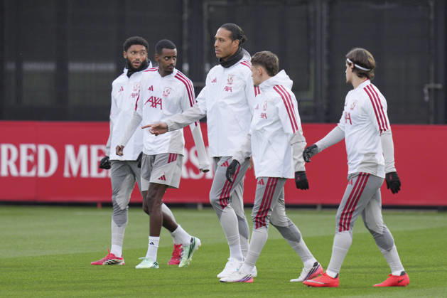 Liverpool Training, Champions League Virgil van Dijk of Liverpool FC leads out the players before the Liverpool Training Session ahead of the UEFA Champions League Matchday 3 v Villarreal CF, AXA Training Centre, Liverpool, United Kingdom on 19 October 2026 Credit: Steve Flynn Every Second Media Editorial use only. All images are copyright Every Second Media Limited. No images may be reproduced without prior permission. Copyright: xIMAGO EveryxSecondxMediax ESM-2242-0008 StevexFlynnx xEveryxSecondxMediax
