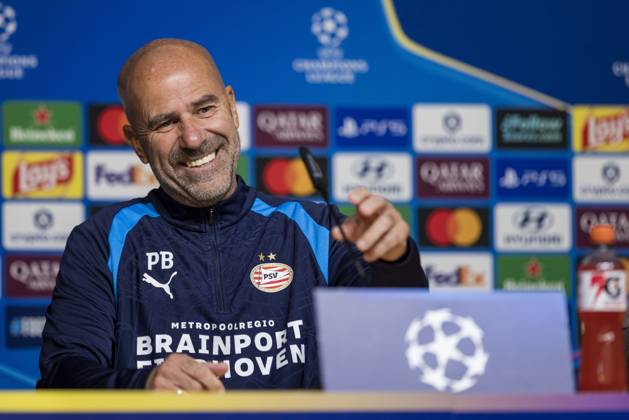 PORTO - PSV Eindhoven coach Peter Bosz of PSV Eindhoven during a press conference, PK, Pressekonferenz the day before the Champions League match between Porto and PSV Eindhoven at the Estadio Do Dragao, on October 19, 2026 in Porto, Portugal. MORITZ MUELLER ANP xVIxANPxSportx xxANPxIVx 572984446 originalFilename: 572984446.jpg