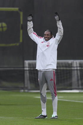 Liverpool Training, Champions League Jérémy Jacquet of Liverpool FC jokes with his teammates during the Liverpool Training Session ahead of the UEFA Champions League Matchday 3 v Villarreal CF, AXA Training Centre, Liverpool, United Kingdom on 19 October 2026 Credit: Steve Flynn Every Second Media Editorial use only. All images are copyright Every Second Media Limited. No images may be reproduced without prior permission. Copyright: xIMAGO EveryxSecondxMediax ESM-2242-0046 StevexFlynnx xEveryxSecondxMediax