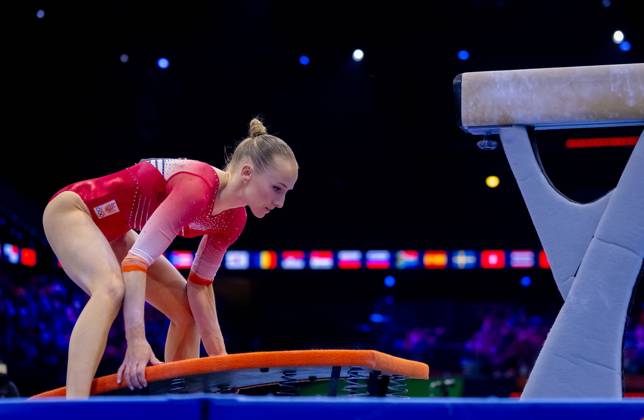 ROTTERDAM - Sanne Wevers during the qualifications at the World Gymnastics Championships in Rotterdam Ahoy. IRIS VAN DEN BROEK ANP xVIxANPxSportx xxANPxIVx 572986830 originalFilename: 572986830.jpg