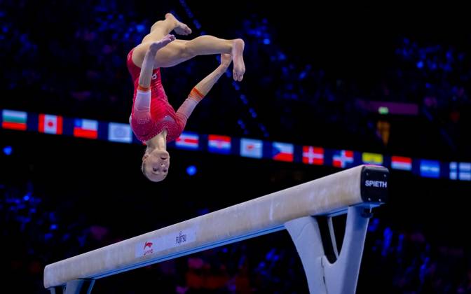 ROTTERDAM - Sanne Wevers during the qualifications at the World Gymnastics Championships in Rotterdam Ahoy. IRIS VAN DEN BROEK ANP xVIxANPxSportx xxANPxIVx 572986953 originalFilename: 572986953.jpg