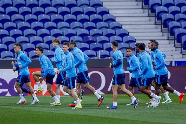 PORTO , 19-10-2026 , Estadio do Dragao , season 2026 2027 , UEFA Champions League football , press conference, PK, Pressekonferenz PSV , Picture shows players of PSV during the warming up Press conference and training PSV  x208822995x Copyright: