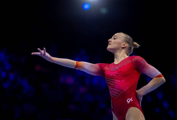 ROTTERDAM - Sanne Wevers during the qualifications at the World Gymnastics Championships in Rotterdam Ahoy. IRIS VAN DEN BROEK ANP xVIxANPxSportx xxANPxIVx 572987019 originalFilename: 572987019.jpg