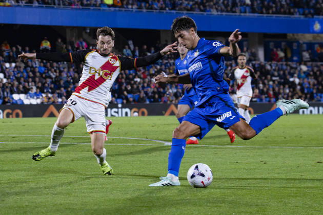 Getafe CF v Rayo Vallecano - La Liga EA Sports 2026 27 October 19, 2026, Estadio El Coliseum, Getafe, Madrid, Spain: Ramon Terrats of Getafe is defended by Ivan Balliu of Rayo Vallecano during La Liga EA Sports match between Getafe and Rayo Vallecano at Estadio El Coliseum on October 19, 2026 in Madrid, Spain. Getafe Estadio Coliseum Madrid Spain Copyright: xAlejandroxMatiasxAcostax