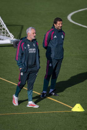Real Madrid CF Training Session And press conference, PK, Pressekonferenz - UEFA Champions League 2026 27 League Phase MD3 MADRID, SPAIN - OCTOBER 20: Jose Mourinho (L), head coach of Real Madrid CF, is seen during the training session on day ahead of the UEFA Champions League 2026 27 League Phase MD3 at Ciudad Real Madrid on October 20, 2026 in Valdebebas, Spain. Valdebebas Ciudad Real Madrid Madrid Spain Copyright: xAlbertoxGardinx AGardin_20261020_Rea_Mad_Press_0066