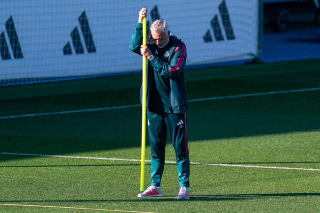 IPA89946321 - MADRID, SPAIN - OCTOBER 20: Jose Mourinho, head coach of Real Madrid CF, during training the day before Matchday 3 of the 2026 27 UEFA Champions League group stage at Ciudad Real Madrid on October 20, 2026, in Madrid, Spain. during Real Madrid - Training and press conference, PK, Pressekonferenz a UEFA Champions League soccer match in Madrid, Spain, on October 20, 2026 Copyright: xTomasxGarrido IPAxSportx xx IPA89946321 IPA89946321
