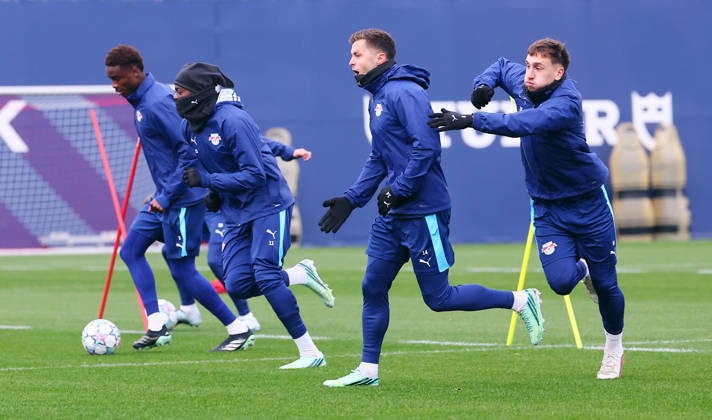RB Leipzig - Training Champions League Leipzig, 20.10.2026, RB Akademie, UEFA Champions League , RB Leipzig - Abschlusstraining am Vortag von Real Madrid v. RBLeipzig , Im Bild v.l.: Abdoul Kone, Johan Bakayoko , Christoph Baumgartner und Brajan Gruda (alle RB Leipzig) ,