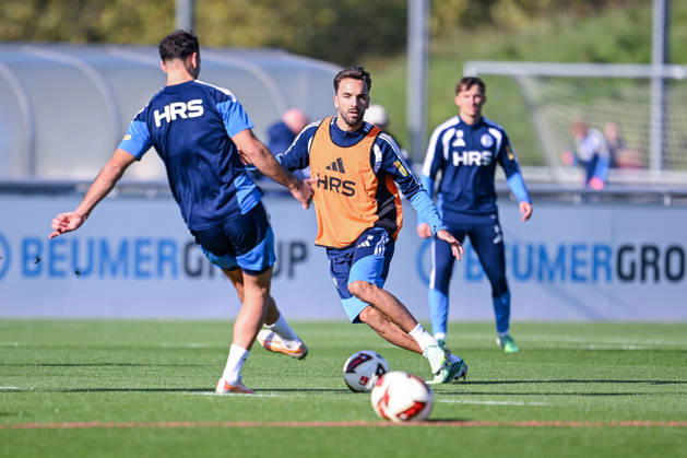 20.10.2026, Fussball, Saison 2026 2027, Bundesliga, Training des FC Schalke 04, Nikola Katic (FC Schalke 04), Kenan Karaman (FC Schalke 04), Vitalie Becker (FC Schalke 04) xRHR-FOTO YYx Copyright: KROEGER RHR-FOTOx RHR-FOTO YY
