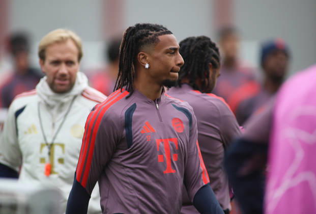 FC Bayern München, Abschlusstraining, Champions League, Saison 2026 2027, Fussball, Herren Michael Olise (FC Bayern München) Kopf, Oberkörper, Lippen pressen