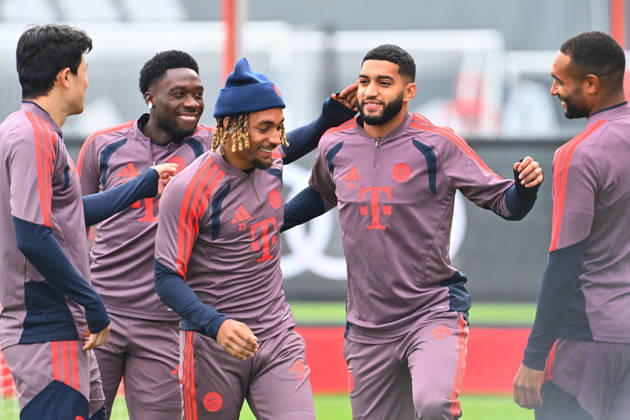 Gute Laune bei v.li:Minjae KIM (FC Bayern Muenchen),Alphonso DAVIES (Bayern Muenchen),Sacha BOEY,Ismael SAIBARI (Bayern Muenchen), Jonathan TAH (Bayern Muenchen). Fussball Champions League,Saison 2026 27, Ligaphase ABSCHLUSSTRAINING am 20.10.2026 FC Bayern Muenchen - FC Arsenal