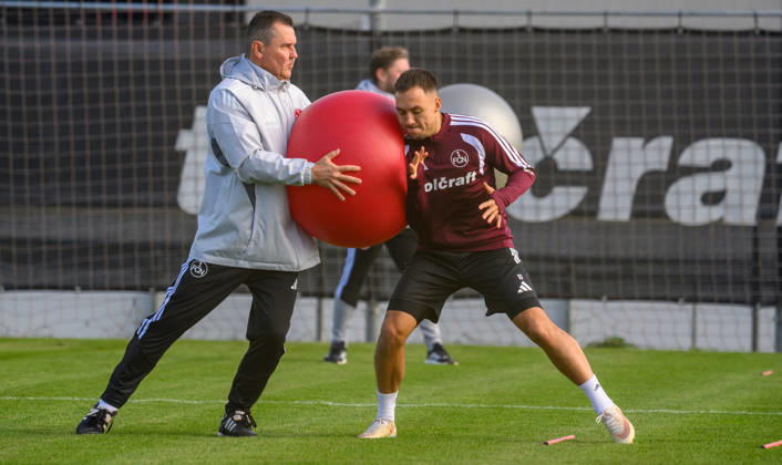 20.10.2026 - Fussball - 2. Fussball - Bundesliga - Saison 2026 2027 - 1. FC Nürnberg Nuernberg FCN ( Club ) - Training - Sportfoto Zink - xwoxzix - Gubov Milan (Physiotherapeut 1. FC Nürnberg FCN ) Julian Justvan (10, 1. FC Nürnberg FCN )