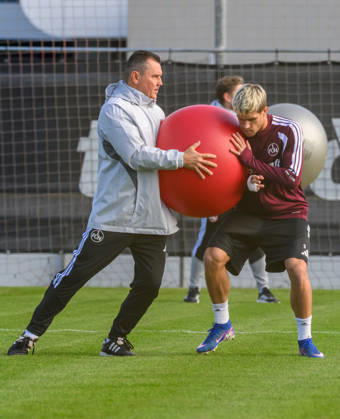 20.10.2026 - Fussball - 2. Fussball - Bundesliga - Saison 2026 2027 - 1. FC Nürnberg Nuernberg FCN ( Club ) - Training - Sportfoto Zink - xwoxzix - Gubov Milan (Physiotherapeut 1. FC Nürnberg FCN ) Sigurd Haugen ( 9, 1. FC Nürnberg FCN )