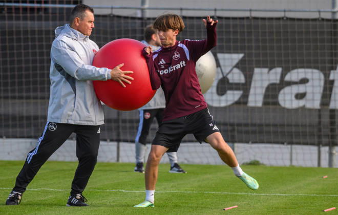 20.10.2026 - Fussball - 2. Fussball - Bundesliga - Saison 2026 2027 - 1. FC Nürnberg Nuernberg FCN ( Club ) - Training - Sportfoto Zink - xwoxzix - Gubov Milan (Physiotherapeut 1. FC Nürnberg FCN ) Marc Kornwachs Barjuan (35, 1. FC Nürnberg FCN )
