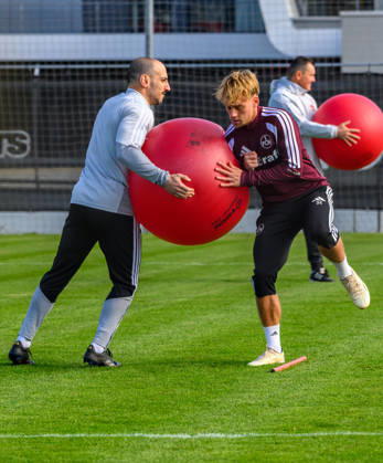 20.10.2026 - Fussball - 2. Fussball - Bundesliga - Saison 2026 2027 - 1. FC Nürnberg Nuernberg FCN ( Club ) - Training - Sportfoto Zink - xwoxzix - Gerald Stürzenhofecker Stuerzenhofecker (Athletik- und Reha-Trainer 1. FC Nürnberg FCN ) Tim Janisch (32, 1. FC Nürnberg FCN )
