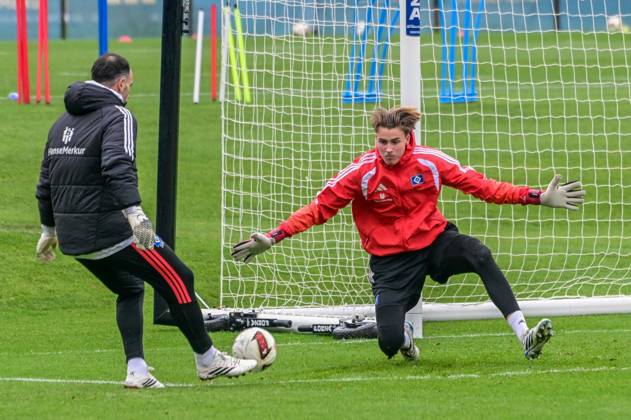 Sven Höh Torwarttrainer Torwart Elias Lahti ( HSV ) Deutschland , Hamburg , Volksparkstadion , Fussball , 1. Bundesliga , Training des Hamburger SV