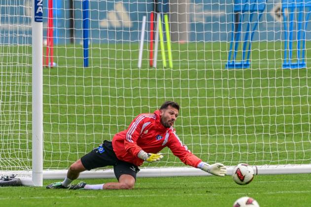 Heuer Fernandes Daniel ( HSV ) am Ball Deutschland , Hamburg , Volksparkstadion , Fussball , 1. Bundesliga , Training des Hamburger SV