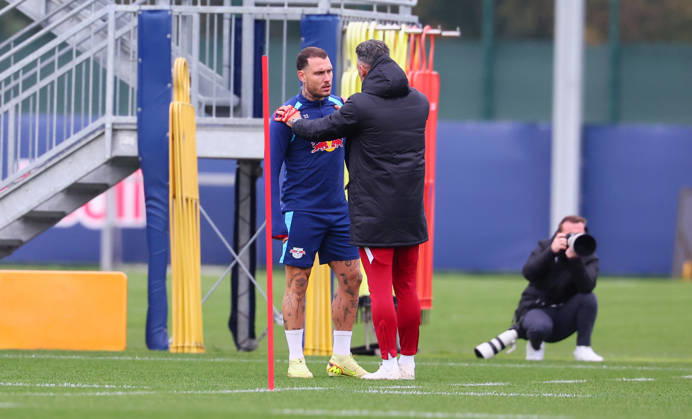 RB Leipzig - Training Champions League Leipzig, 20.10.2026, RB Akademie, UEFA Champions League , RB Leipzig - Abschlusstraining am Vortag von Real Madrid v. RBLeipzig , Im Bild: David Raum und Trainer Martin Demichelis, RB Leipzig,
