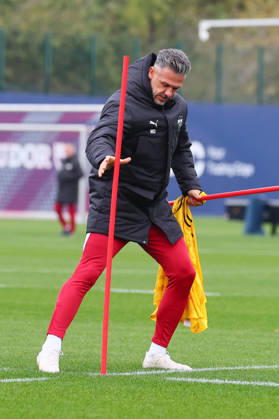 RB Leipzig - Training Champions League Leipzig, 20.10.2026, RB Akademie, UEFA Champions League , RB Leipzig - Abschlusstraining am Vortag von Real Madrid v. RBLeipzig , Im Bild: Trainer Martin Demichelis, RB Leipzig ,