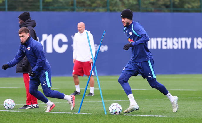 RB Leipzig - Training Champions League Leipzig, 20.10.2026, RB Akademie, UEFA Champions League , RB Leipzig - Abschlusstraining am Vortag von Real Madrid v. RBLeipzig , Im Bild v.l.: Brajan Gruda (10, RB Leipzig) und Romulo (40, RB Leipzig) ,