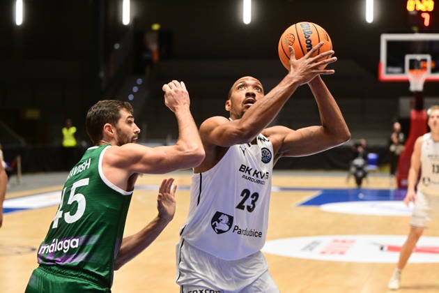 L-R David Kravish (Malaga) and Zed Key (Pardubice) in action during men s Basketball Champions League, group E, 2nd round, BK KVIS Pardubice vs Unicaja Malaga, in Pardubice, Czech Republic, October 20, 2026. (CTKxPhoto JosefxVostarek) CTKPhotoP2026102006464  CTKPhotoP2026102006464