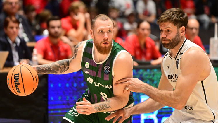 L-R Ignas Brazdeikis (Malaga) and Kamil Stvrdlik (Pardubice) in action during men s Basketball Champions League, group E, 2nd round, BK KVIS Pardubice vs Unicaja Malaga, in Pardubice, Czech Republic, October 20, 2026. (CTKxPhoto JosefxVostarek) CTKPhotoP2026102006666  CTKPhotoP2026102006666