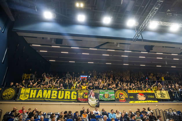 Rostock, Deutschland 20. Oktober 2026: BKT EuroCup - 2026 2027 - Gruppenphase - Gruppe A - Sp. 4 - Rostock Seawolves gegen Aris Thessaloniki Im Bild: Fankurve Aris Thessaloniki Copyright: xFotostandx xVoelkerx