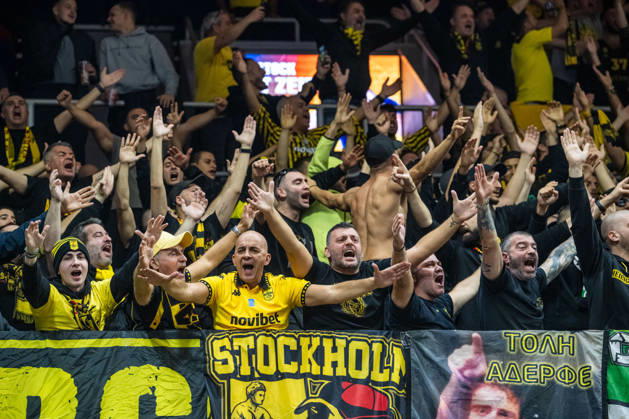 Rostock, Deutschland 20. Oktober 2026: BKT EuroCup - 2026 2027 - Gruppenphase - Gruppe A - Sp. 4 - Rostock Seawolves gegen Aris Thessaloniki Im Bild: Fankurve, Fans, Fanblock, Aris Thessaloniki Copyright: xFotostandx xVoelkerx