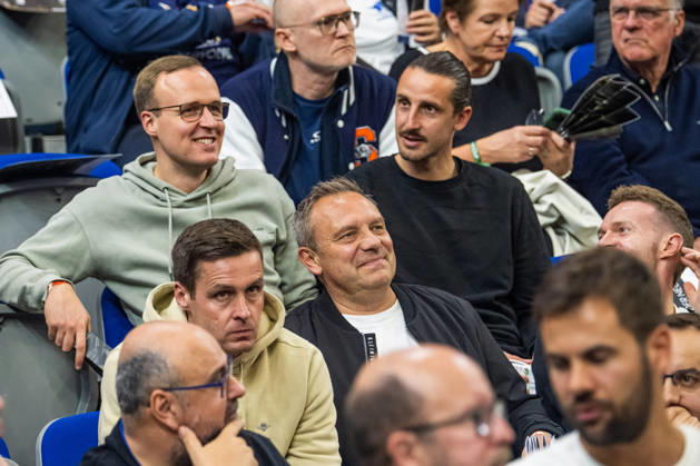 Rostock, Deutschland 20. Oktober 2026: BKT EuroCup - 2026 2027 - Gruppenphase - Gruppe A - Sp. 4 - Rostock Seawolves gegen Aris Thessaloniki Im Bild: 2.v.li. AndrÃ Andre Breitenreiter (Hansa Rostock) mit Trainerteam Copyright: xFotostandx xVoelkerx