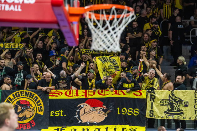 Rostock, Deutschland 20. Oktober 2026: BKT EuroCup - 2026 2027 - Gruppenphase - Gruppe A - Sp. 4 - Rostock Seawolves gegen Aris Thessaloniki Im Bild: Fankurve Aris Thessaloniki Copyright: xFotostandx xVoelkerx