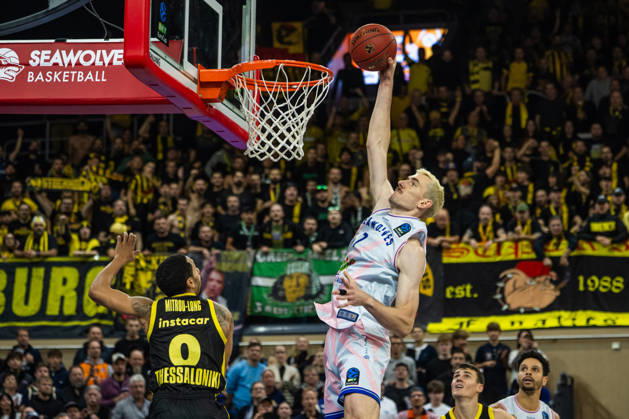 Rostock, Deutschland 20. Oktober 2026: BKT EuroCup - 2026 2027 - Gruppenphase - Gruppe A - Sp. 4 - Rostock Seawolves gegen Aris Thessaloniki Im Bild: Philipp Hartwich (Rostock SEAWOLVES) macht einen Dunk, dunkt Copyright: xFotostandx xVoelkerx