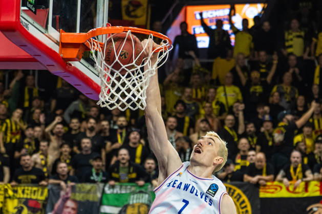 Rostock, Deutschland 20. Oktober 2026: BKT EuroCup - 2026 2027 - Gruppenphase - Gruppe A - Sp. 4 - Rostock Seawolves gegen Aris Thessaloniki Im Bild: Philipp Hartwich (Rostock SEAWOLVES) macht einen Dunk, dunkt Copyright: xFotostandx xVoelkerx
