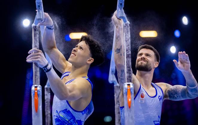 ROTTERDAM - Casimir Schmidt and Jermain Gruenberg in action during the men s team final at the World Gymnastics Championships in Rotterdam Ahoy. IRIS VAN DEN BROEK ANP xVIxANPxSportx xxANPxIVx 573087200 originalFilename: 573087200.jpg
