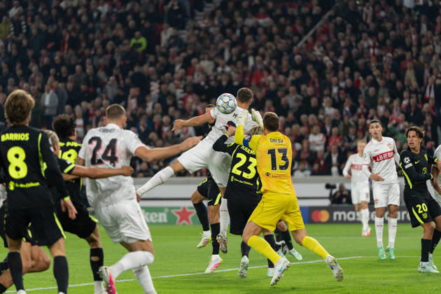 20.10.2026, xjyhynx, Fussball UEFA Champions League, VfB Stuttgart - Atletico Madrid, v.l. Kopfballduell Grischa Prömel (21, VfB Stuttgart) gegen Morten Hjulmand (23, AtlÃ tico Madrid) und Jan Oblak (13, AtlÃ tico Madrid) Stuttgart