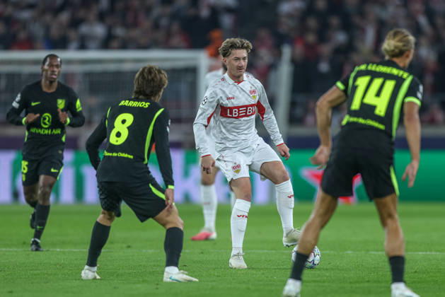 GER, Stuttgart, VfB Stuttgart vs Atletico Madrid, Fussball, UEFA, Spielzeit 2026 2027, Champions League, MHP-Arena, 3. Spieltag im Bild v.l.: Pablo Barrios (Atletico Madrid 8), Angelo Stiller (VfB Stuttgart 6) DFB DFL REGULATIONS PROHIBIT ANY USE OF PHOTOGRAPHS AS IMAGE SEQUENCES AND OR QUASI-VIDEO, 200.2026 Copyright: HMBxMedia HendrikxHamelau