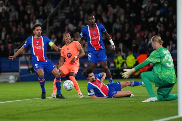 Raphinha of Barcelona sees his shot saved by Matvey Safonov of PSG Paris Saint-Germain v Barcelona, UEFA Champions League, Football, Parc des Princes, Paris, France - 20 Oct 2026Paris Parc des Princes France  Copyright: xDavexWinter Shutterstockx 17226708ar