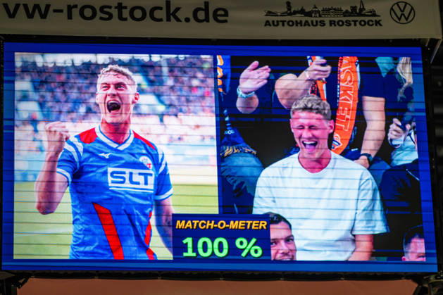 Rostock, Deutschland 20. Oktober 2026: BKT EuroCup - 2026 2027 - Gruppenphase - Gruppe A - Sp. 4 - Rostock Seawolves gegen Aris Thessaloniki Im Bild: Emil Holten (Hansa Rostock) auf der Anzeigetafel (Look-a-like Cam) Copyright: xFotostandx xVoelkerx