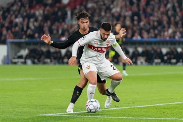 20.10.2026, xjyhynx, Fussball UEFA Champions League, VfB Stuttgart - Atletico Madrid, v.l. Marc Pubill (18, AtlÃ tico Madrid) im Zweikampf mit Deniz Undav (26, VfB Stuttgart) Stuttgart